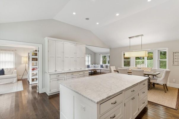 Dining room, Interior, Kitchen, Pendant Lights, Recessed Lighting, Wood Texture Flooring