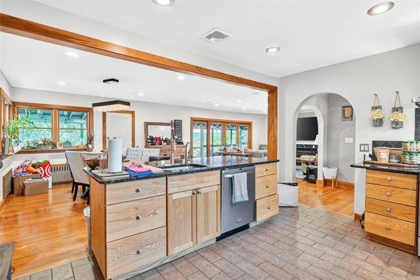 Dining room, Interior, Kitchen, Pendant Lights, Recessed Lighting, Wood Texture Flooring