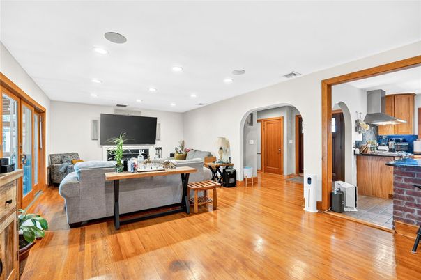 Interior, Kitchen, Living room, Recessed Lighting, Wood Texture Flooring