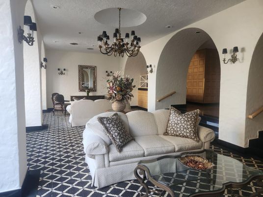 Chandelier, Dining room, Interior, Living room, Recessed Lighting