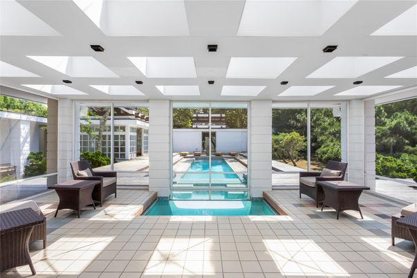 Interior, Pool, Recessed Lighting, Sun Room