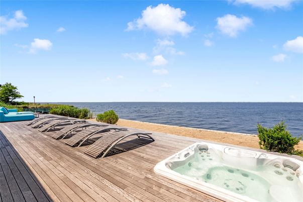 Exterior, Hot Tub, Water