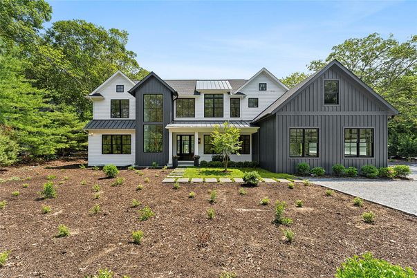 Exterior, Facade, Farmhouse