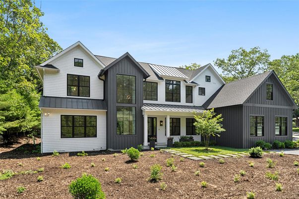 Exterior, Facade, Farmhouse