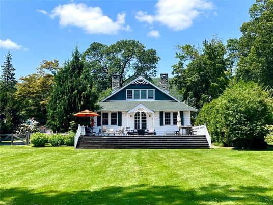 Backyard, Exterior, Facade, Queen Anne Victorian