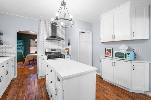 Dining room, Interior, Kitchen, Pendant Lights, Stainless Steel Appliances, Wood Texture Flooring