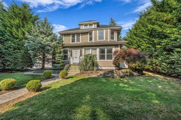Backyard, Exterior, Facade, American Foursquare