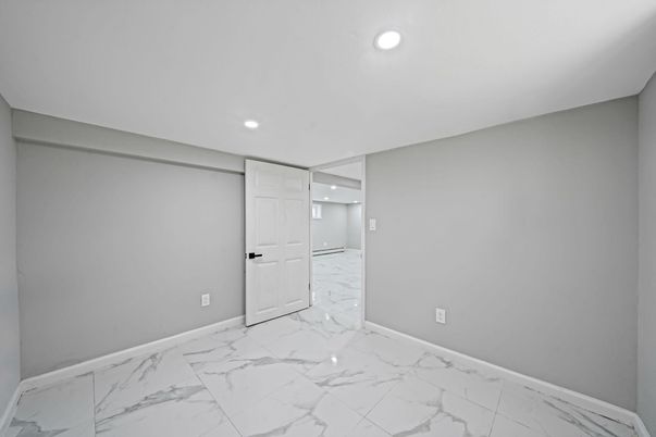 Empty room, Interior, Marble, Recessed Lighting