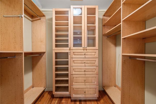 Interior, Walk-in Closets, Wood Texture Flooring