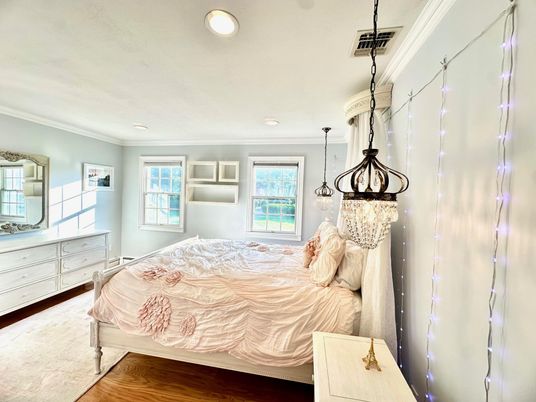 Bedroom, Interior, Pendant Lights, Recessed Lighting, Wood Texture Flooring