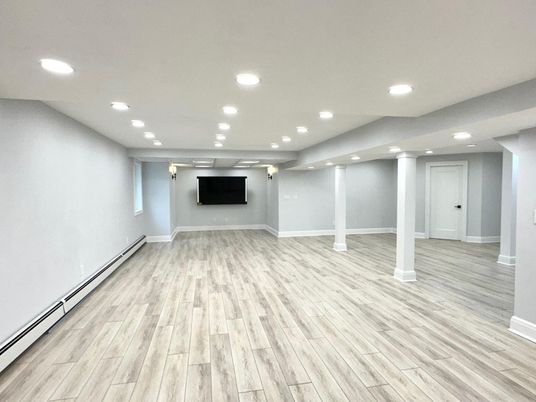 Empty room, Interior, Recessed Lighting, Wood Texture Flooring