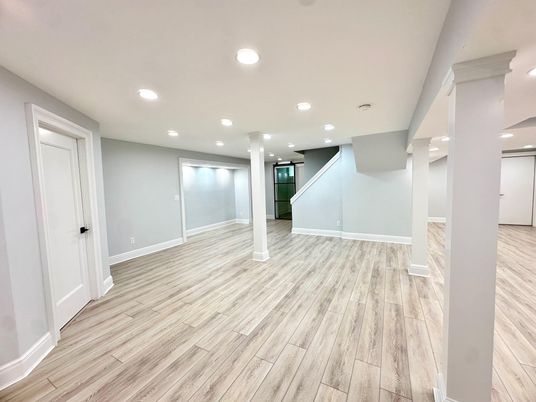 Empty room, Interior, Recessed Lighting, Wood Texture Flooring