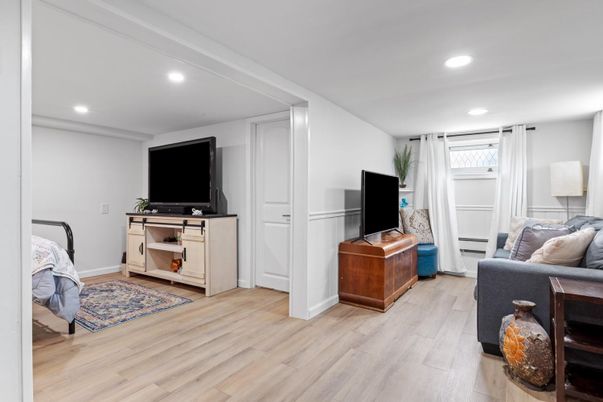 Interior, Recessed Lighting, Wood Texture Flooring