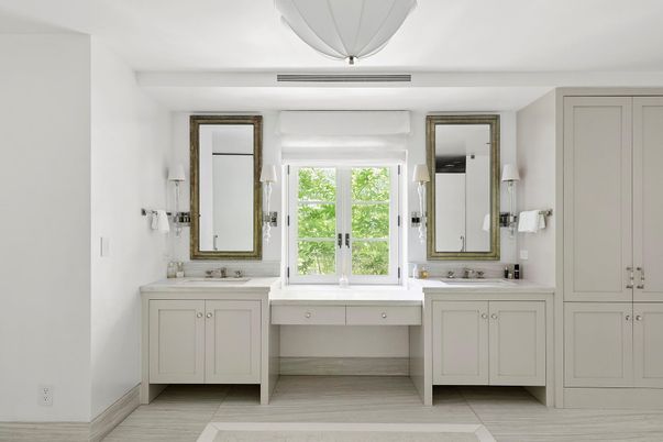 Bathroom, Dual Sink Vanities, Interior