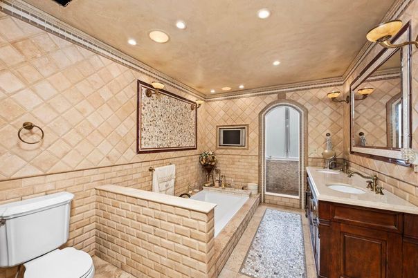 Bathroom, Dual Sink Vanities, Interior, Recessed Lighting