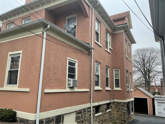 Exterior, Facade, Rowhouse