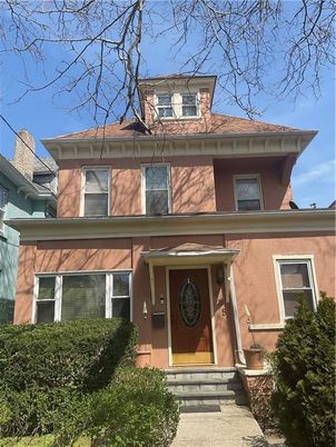 Exterior, Facade, American Foursquare