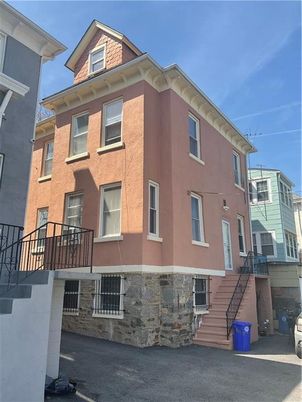 Exterior, Facade, Rowhouse