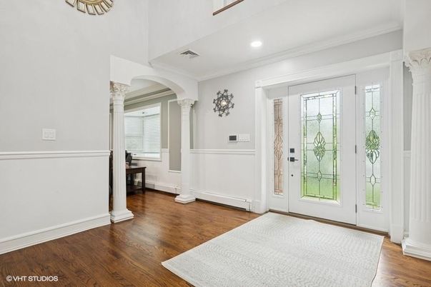 Interior, Recessed Lighting, Wood Texture Flooring