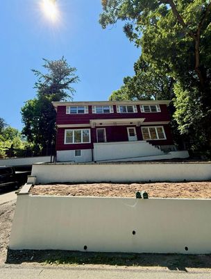 Exterior, Facade, Rowhouse