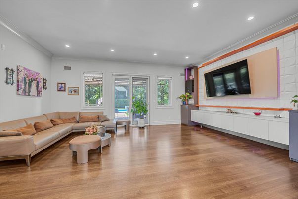 Interior, Living room, Recessed Lighting, Wood Texture Flooring