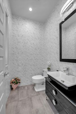 Bathroom, Interior, Recessed Lighting