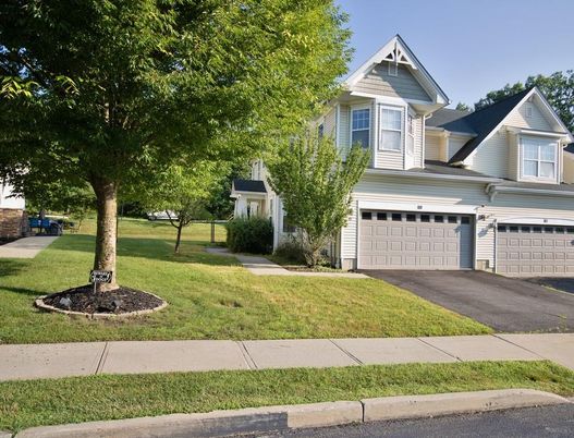 Attached, Exterior, Facade, Farmhouse