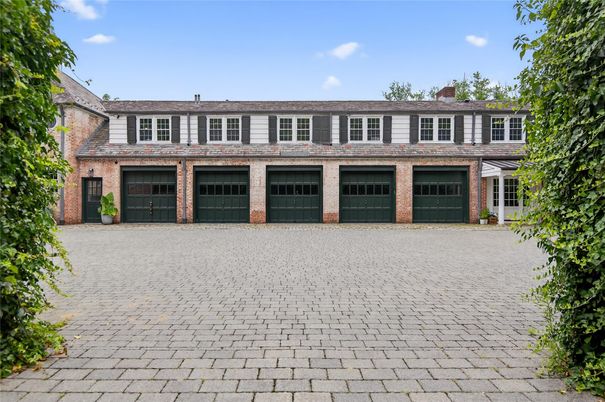 Attached, Exterior, Facade, Brick Facade, Georgian