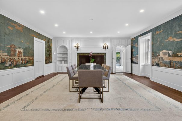 Dining room, Fireplace, Interior, Recessed Lighting, Wood Texture Flooring