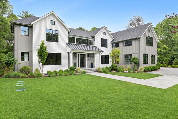 Exterior, Facade, Farmhouse