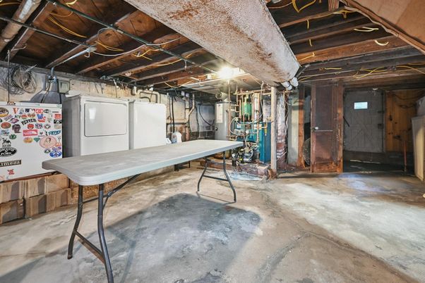 Interior, Washer, Wooden Beams