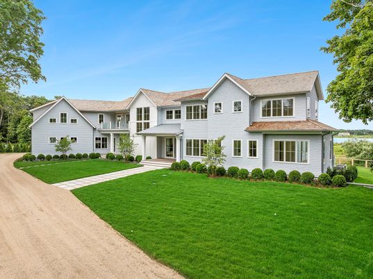 Backyard, Exterior, Facade, Farmhouse