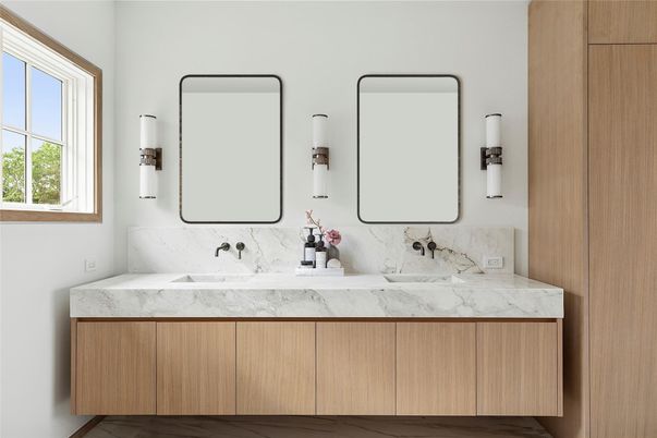 Bathroom, Dual Sink Vanities, Interior