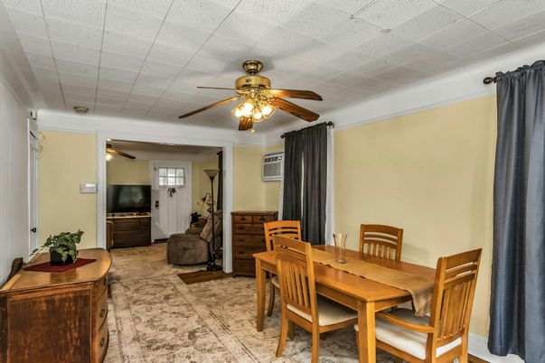 Dining room, Interior