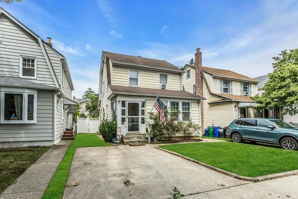 Exterior, Facade, Cape Cod