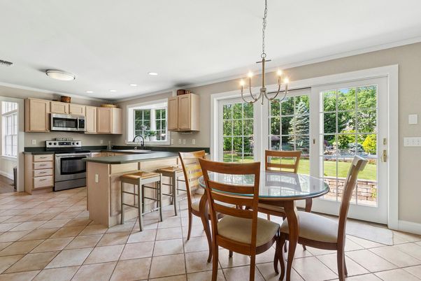 Dining room, Interior, Kitchen, Pendant Lights, Recessed Lighting, Stainless Steel Appliances