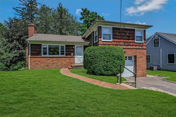 Attached, Exterior, Facade, Brick Facade, Split Level