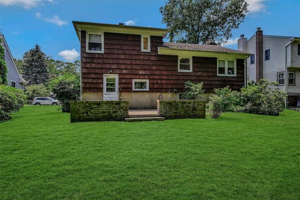 Backyard, Exterior, Facade, Raised Ranch