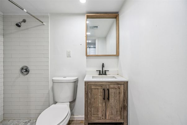 Bathroom, Interior, Recessed Lighting