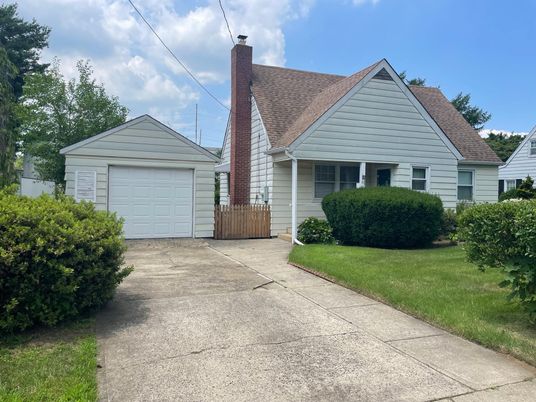 Detached Garage, Exterior