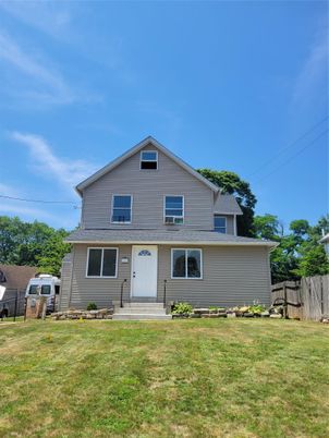 Backyard, Exterior, Facade, Split Level
