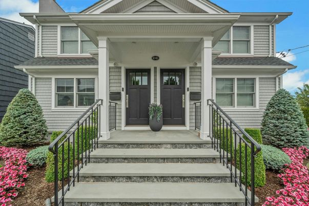 Exterior, Facade, Queen Anne Victorian