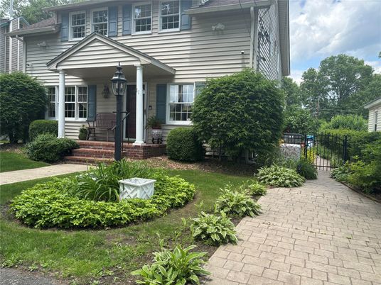 Exterior, Facade, American Foursquare