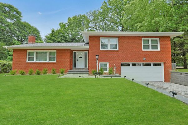 Attached, Exterior, Facade, Brick Facade, Split Level
