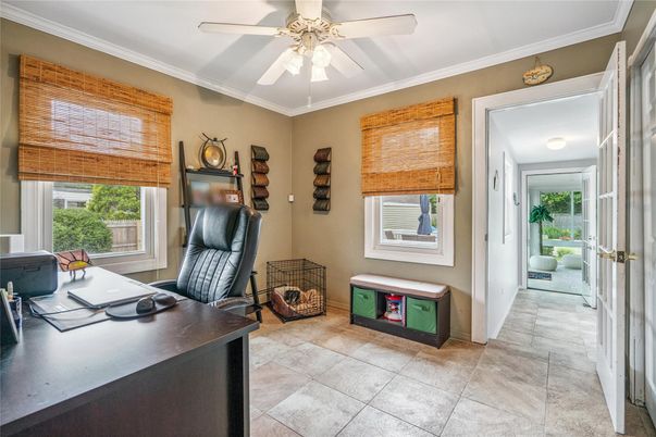 Home Office, Interior