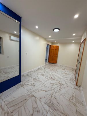 Empty room, Interior, Marble, Recessed Lighting
