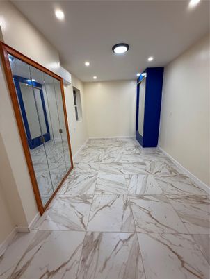 Empty room, Interior, Marble, Recessed Lighting