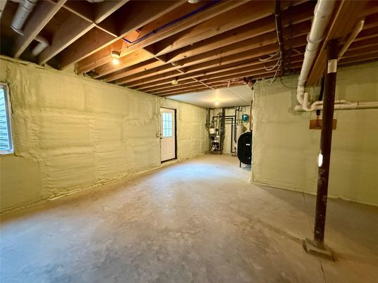 Fitness Equipment, Interior, Wooden Beams
