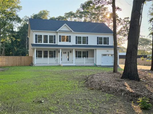Attached, Exterior, Facade, Farmhouse