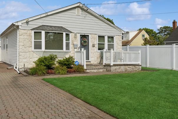 Exterior, Facade, American Craftsman